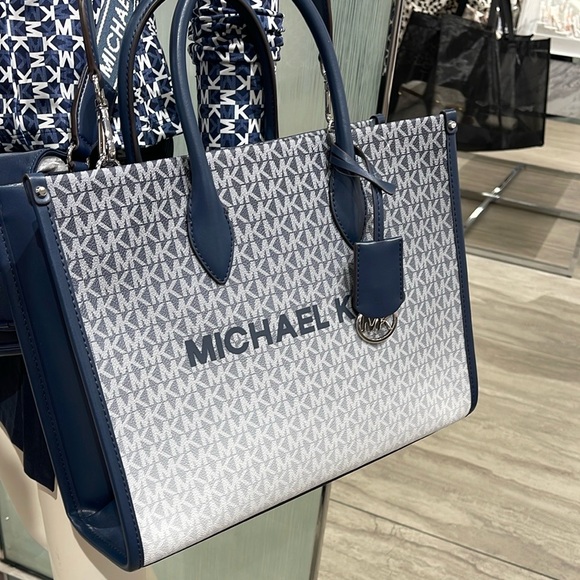 MICHAEL KORS Mirella Medium Ombré Logo EW Tote Shoulder Bag
Navy 
NWT - Picture 9 of 16
